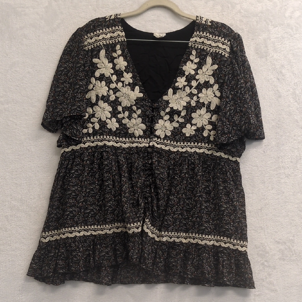 By Together Women's Embroidered Floral Cottage Button Blouse Size M‎